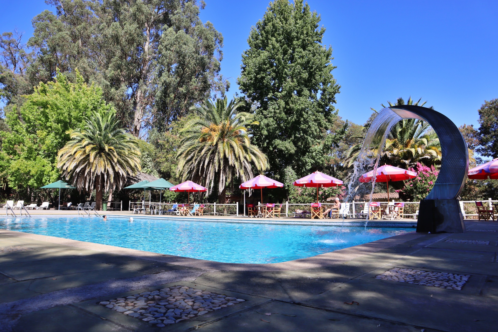 Espacio de piscina para compartir en el Gran Hotel Quinamávida